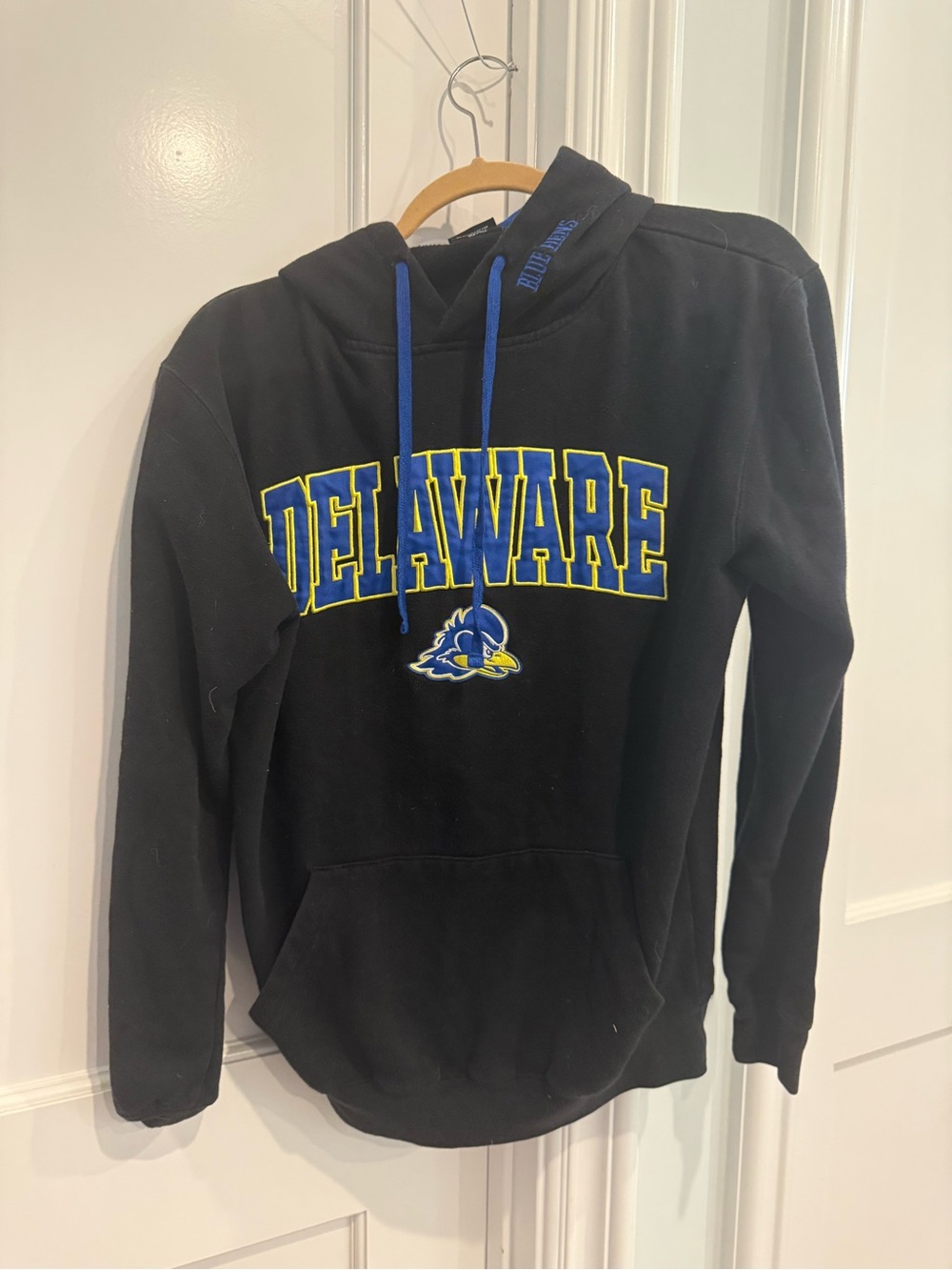 Colosseum Black Crewneck Sweatshirt with Blue and Yellow Delaware Logo